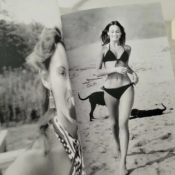 Barbara Leigh Vampirella Photo Book Images Rare Pictorial Collection 5"x7" - Picture 7 of 9